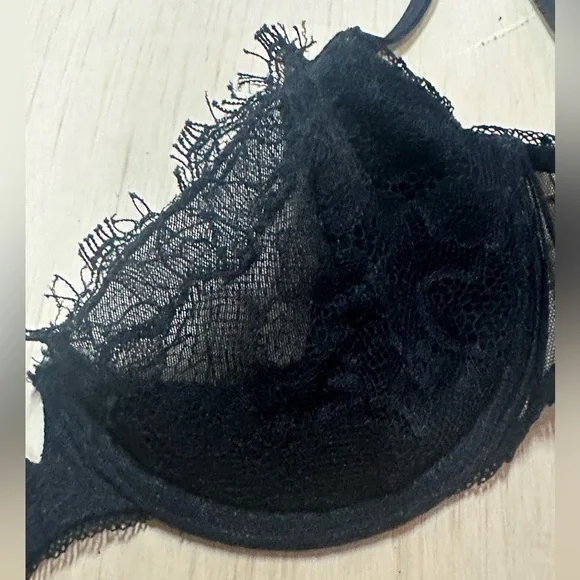 Vintage Victoria’s Secret Very Sexy Black Lace Valentines Bra 34B - Picture 5 of 10